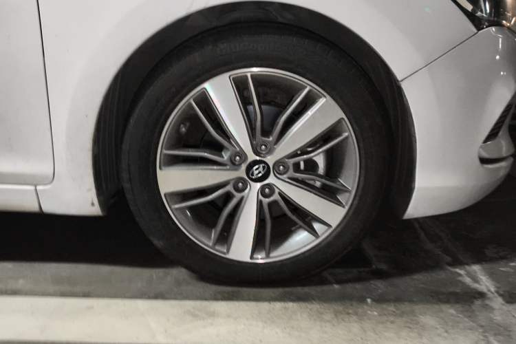 Used Hyundai Mistra 2017 1.6T Automatic Flagship Model TOP China V Emission Standard Right Front Wheel Hub