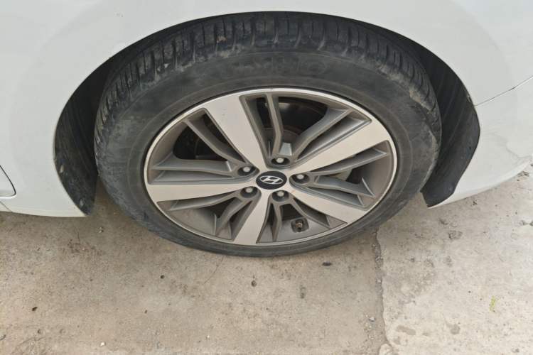 Used Hyundai Mistra 2017 1.6T Automatic Flagship Model TOP China V Emission Standard Right Front Wheel Hub