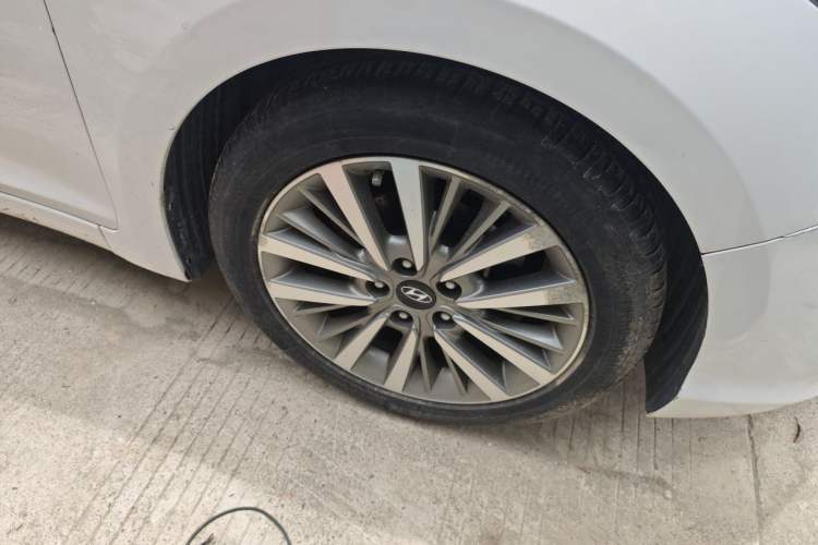 Used Hyundai Mistra 2017 1.8L Automatic Deluxe DLX Model China V Emission Standard Right Front Wheel Hub