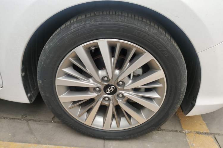 Used Hyundai Mistra 2017 1.8L Automatic Deluxe DLX Model China V Emission Standard Right Front Wheel Hub