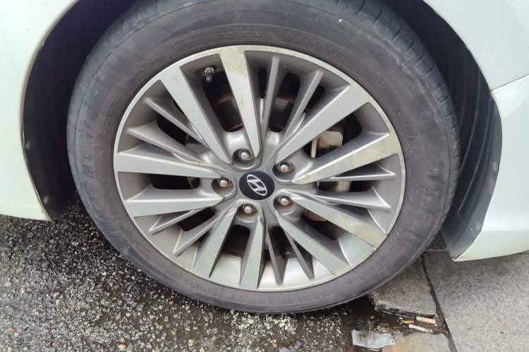 Used Hyundai Mistra 2017 1.8L Automatic Deluxe DLX Model China V Emission Standard Right Front Wheel Hub