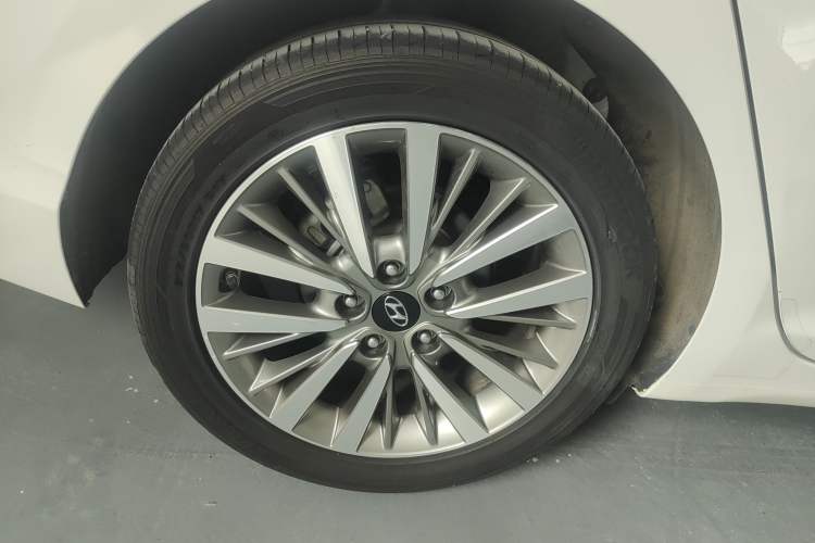 Used Hyundai Mistra 2017 1.8L Automatic Deluxe DLX Model China V Emission Standard Right Rear Wheel Hub
