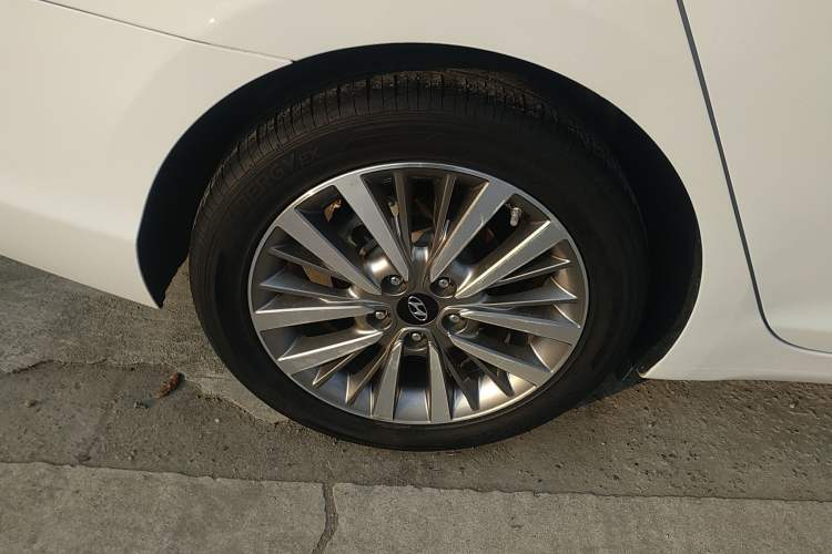Used Hyundai Mistra 2017 1.8L Automatic Deluxe DLX Model China V Emission Standard Right Rear Wheel Hub