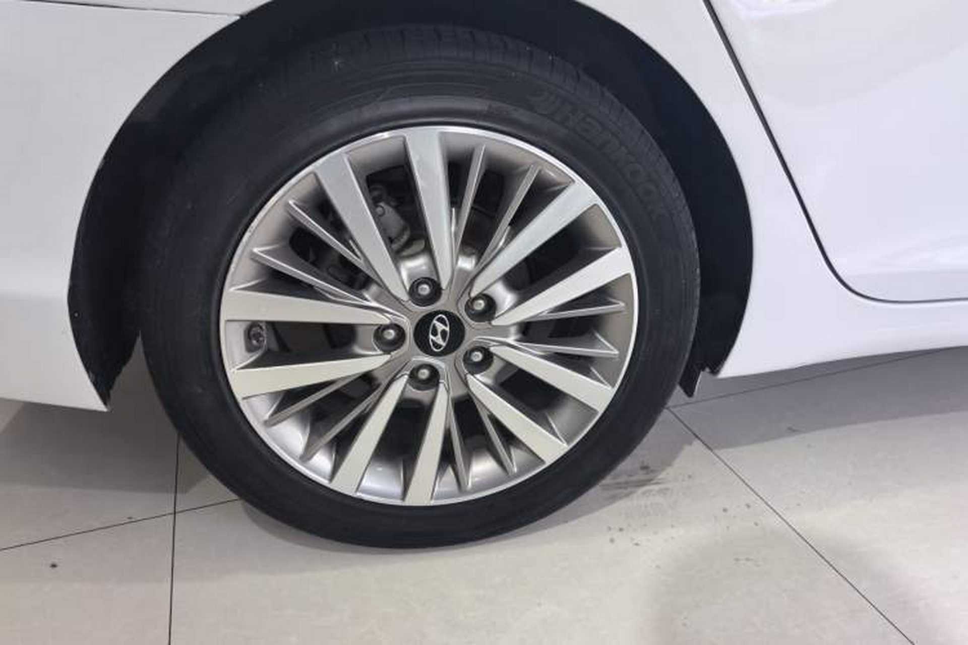 Used Hyundai Mistra 2017 1.8L Automatic Smart GLS China V Standard Right Rear Wheel Hub