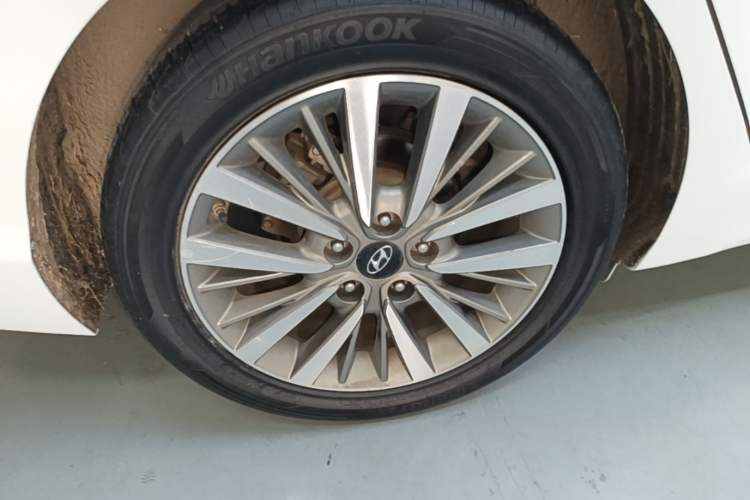 Used Hyundai Mistra 2017 1.8L Automatic Smart GLS China V Standard Right Rear Wheel Hub