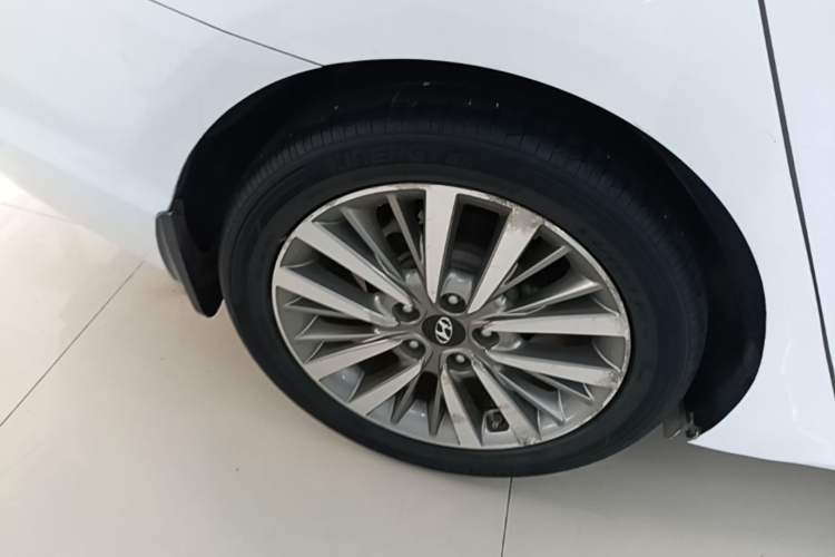 Used Hyundai Mistra 2017 1.8L Automatic Deluxe DLX Model China V Emission Standard Right Rear Wheel Hub
