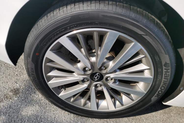 Used Hyundai Mistra 2017 1.8L Automatic Deluxe DLX Model China V Emission Standard Right Rear Wheel Hub