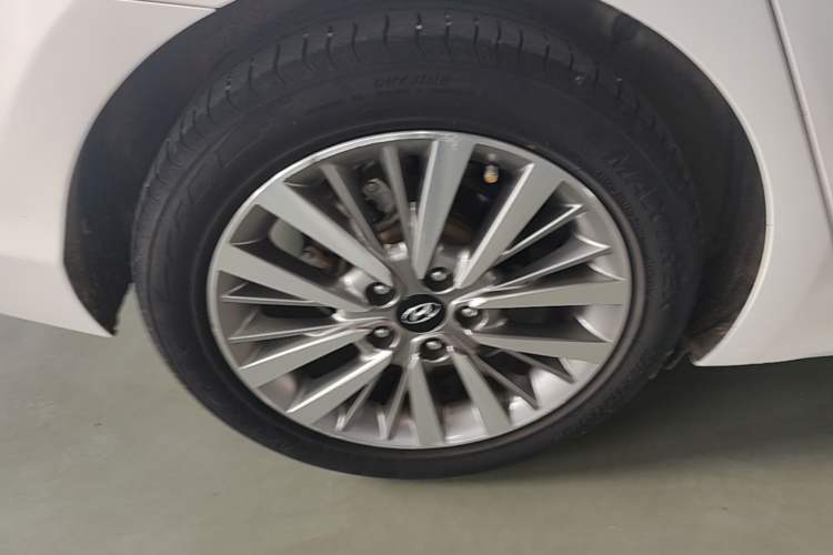 Used Hyundai Mistra 2017 1.8L Automatic Smart GLS China V Standard Right Rear Wheel Hub