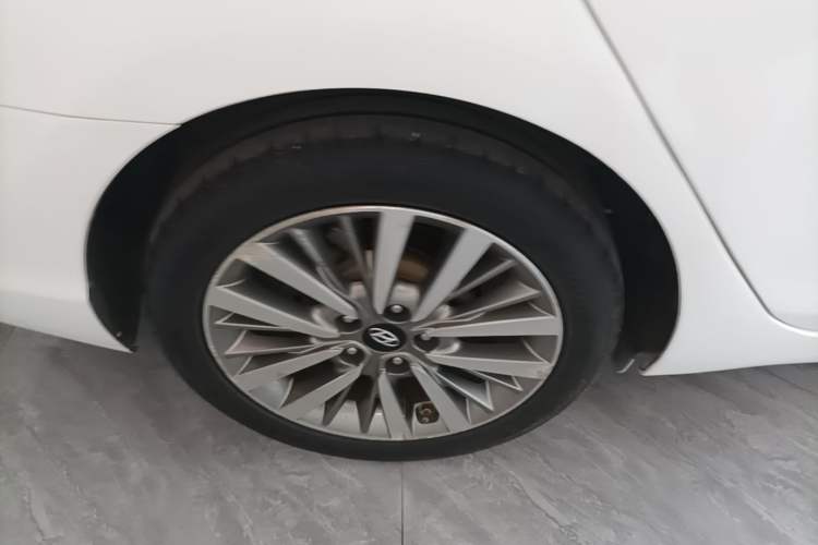 Used Hyundai Mistra 2017 1.8L Automatic Deluxe DLX Model China V Emission Standard Right Rear Wheel Hub
