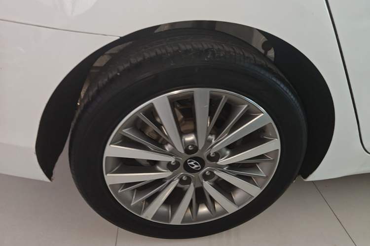 Used Hyundai Mistra 2017 1.8L Automatic Smart GLS China V Standard Right Rear Wheel Hub