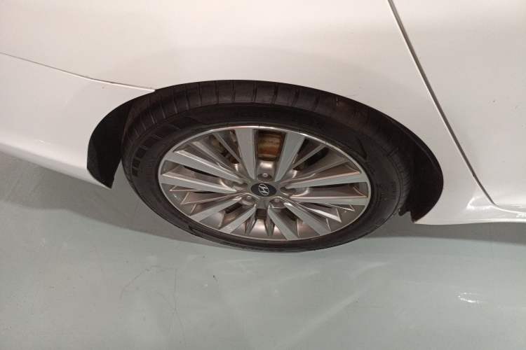 Used Hyundai Mistra 2017 1.8L Automatic Deluxe DLX Model China V Emission Standard Right Rear Wheel Hub