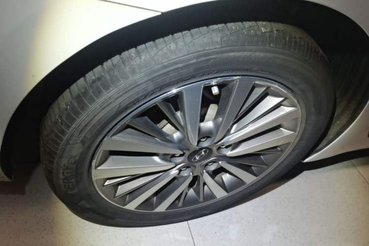 Used Hyundai Mistra 2017 1.8L Automatic Smart GLS China V Standard Right Rear Wheel Hub