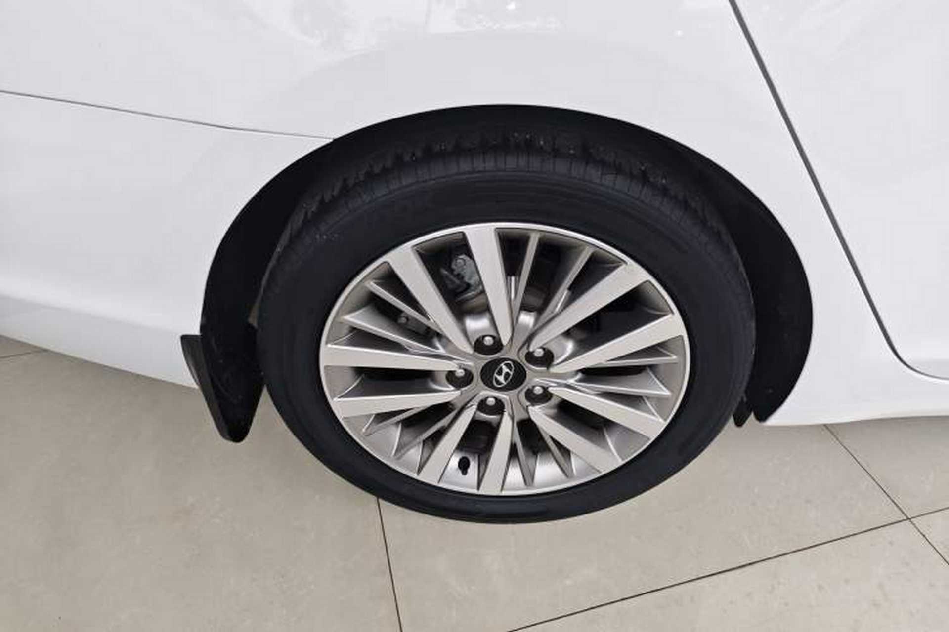 Used Hyundai Mistra 2017 1.8L Automatic Smart GLS China V Standard Right Rear Wheel Hub