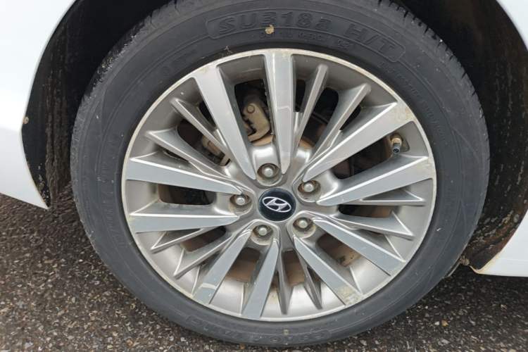 Used Hyundai Mistra 2017 1.8L Automatic Deluxe DLX Model China V Emission Standard Right Rear Wheel Hub
