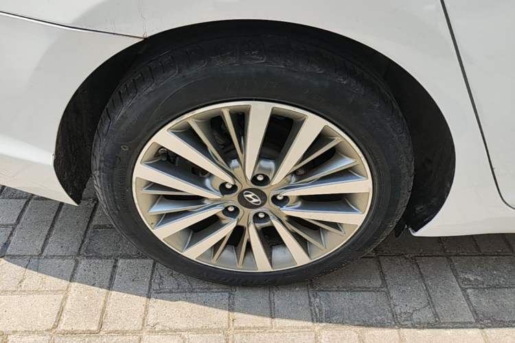 Used Hyundai Mistra 2017 1.8L Automatic Deluxe DLX Model China V Emission Standard Right Rear Wheel Hub
