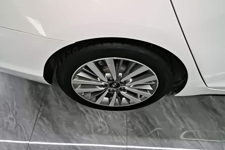 Used Hyundai Mistra 2017 1.8L Automatic Smart GLS China V Standard Right Rear Wheel Hub