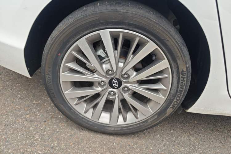 Used Hyundai Mistra 2017 1.8L Automatic Smart GLS China V Standard Right Rear Wheel Hub
