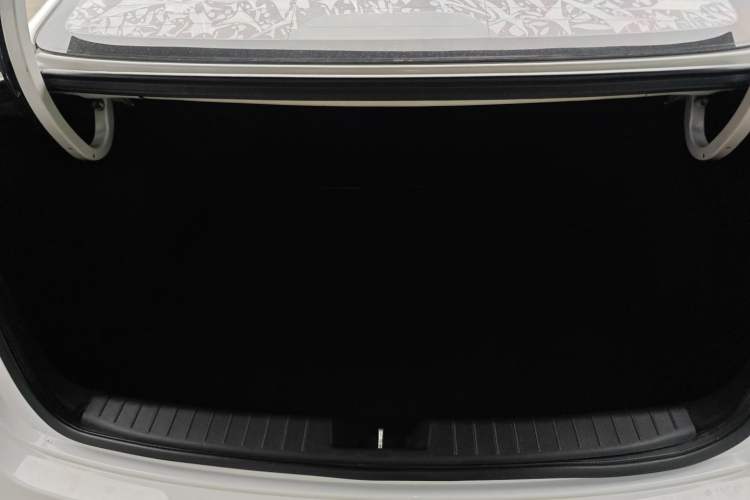 Used Hyundai Mistra 2017 1.8L Automatic Deluxe DLX Model China V Emission Standard Trunk