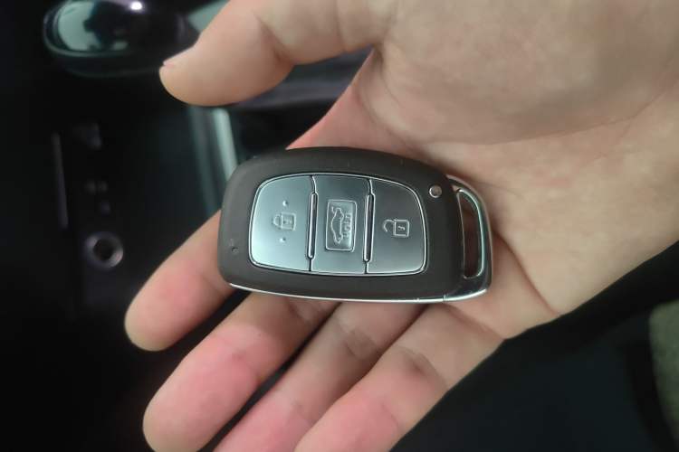 Used Hyundai Mistra 2017 1.8L Automatic Deluxe DLX Model China V Emission Standard Vehicle Key