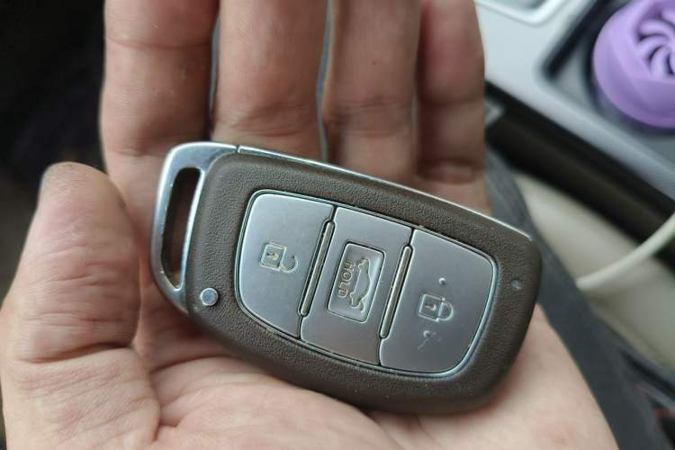 Used Hyundai Mistra 2017 1.8L Automatic Deluxe DLX Model China V Emission Standard Vehicle Key