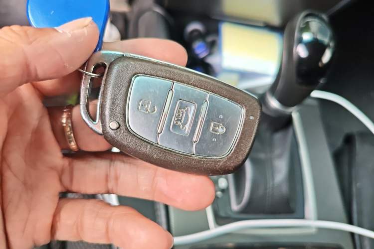 Used Hyundai Mistra 2017 1.8L Automatic Deluxe DLX Model China V Emission Standard Vehicle Key
