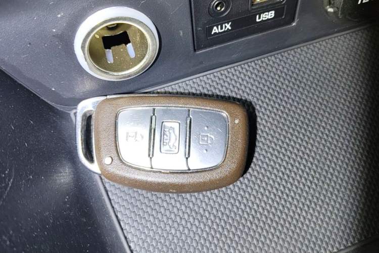 Used Hyundai Mistra 2017 1.8L Automatic Deluxe DLX Model China V Emission Standard Vehicle Key
