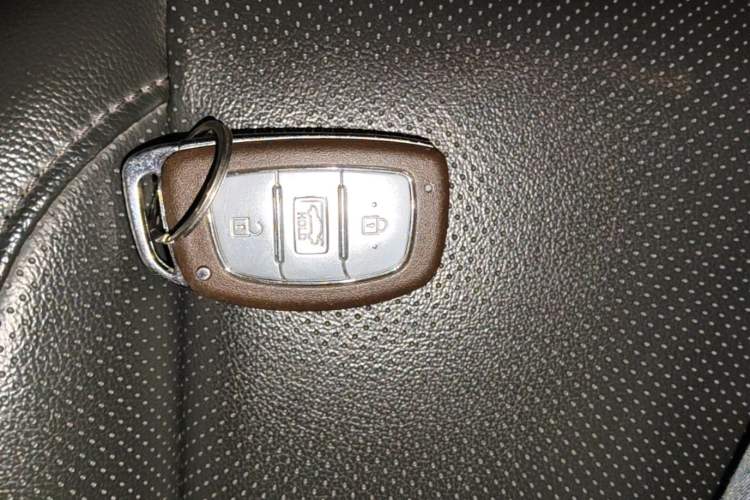 Used Hyundai Mistra 2017 1.8L Automatic Deluxe DLX Model China V Emission Standard Vehicle Key