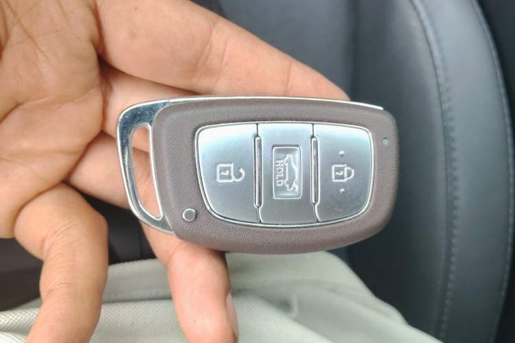 Used Hyundai Mistra 2017 1.8L Automatic Deluxe DLX Model China V Emission Standard Vehicle Key