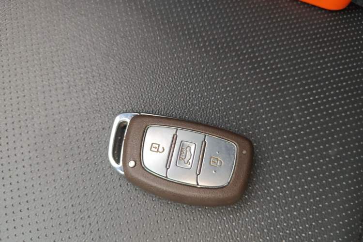 Used Hyundai Mistra 2017 1.8L Automatic Deluxe DLX Model China V Emission Standard Vehicle Key