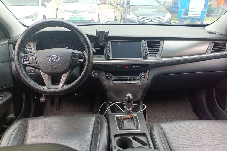 Used Hyundai Mistra 2017 1.8L Automatic Deluxe DLX Model China V Emission Standard Center Console