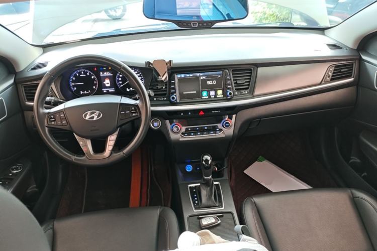 Used Hyundai Mistra 2017 1.8L Automatic Deluxe DLX Model China V Emission Standard Center Console
