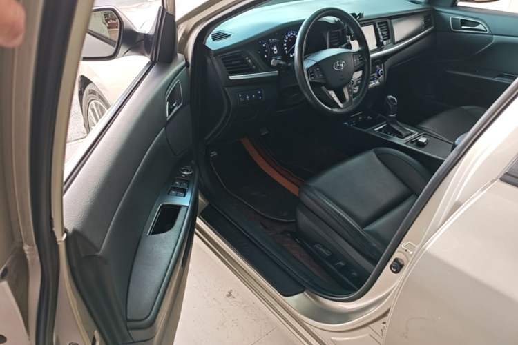 Used Hyundai Mistra 2017 1.8L Automatic Deluxe DLX Model China V Emission Standard Driver Seat