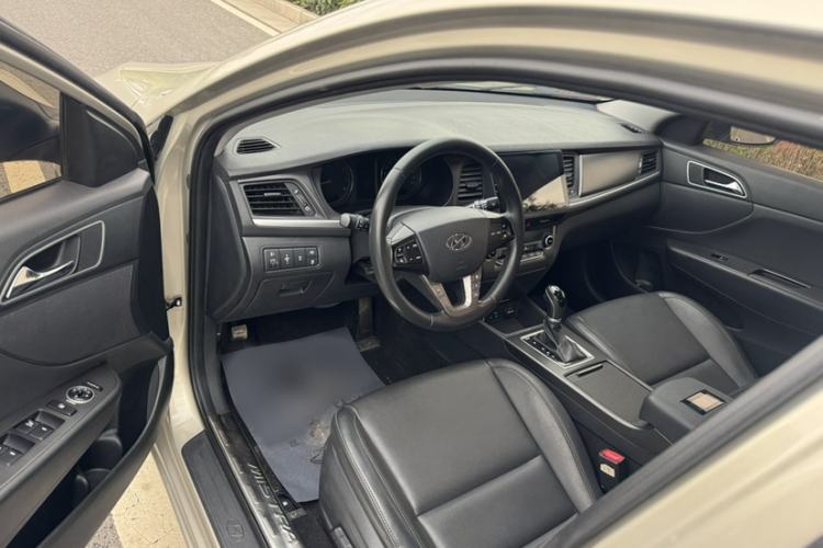 Used Hyundai Mistra 2017 1.8L Automatic Deluxe DLX Model China V Emission Standard Interior 2