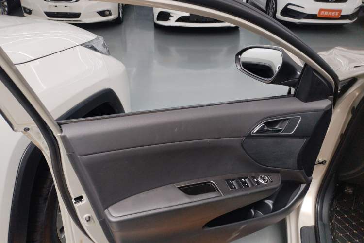Used Hyundai Mistra 2017 1.8L Automatic Deluxe DLX Model China V Emission Standard Left Front Door Interior