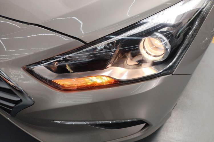 Used Hyundai Mistra 2017 1.8L Automatic Deluxe DLX Model China V Emission Standard Left Front Headlight
