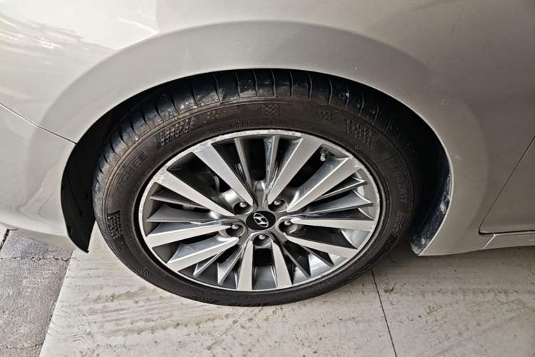Used Hyundai Mistra 2017 1.8L Automatic Deluxe DLX Model China V Emission Standard Left Front Wheel Hub