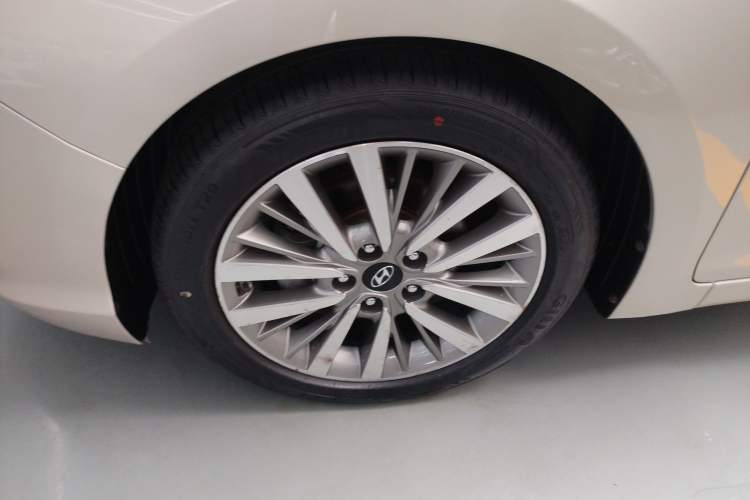 Used Hyundai Mistra 2017 1.8L Automatic Deluxe DLX Model China V Emission Standard Left Front Wheel Hub