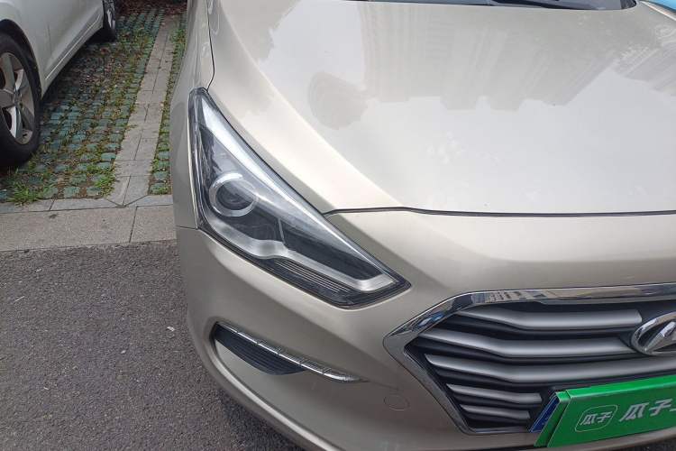 Used Hyundai Mistra 2017 1.8L Automatic Deluxe DLX Model China V Emission Standard Right Front Headlight