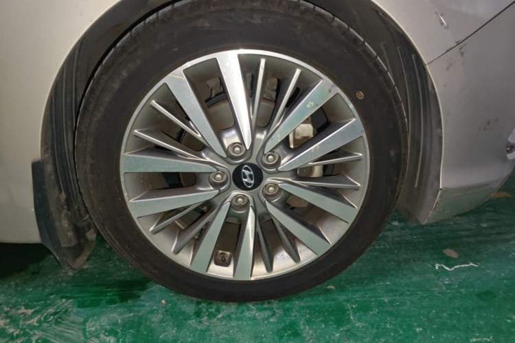 Used Hyundai Mistra 2017 1.8L Automatic Deluxe DLX Model China V Emission Standard Right Front Wheel Hub