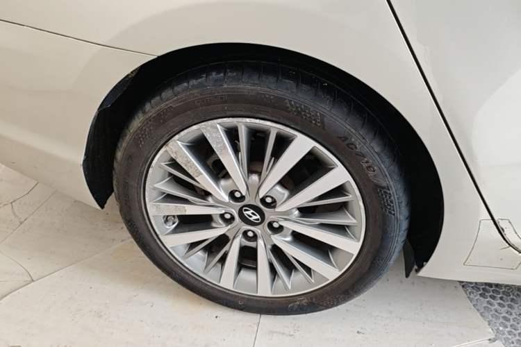Used Hyundai Mistra 2017 1.8L Automatic Deluxe DLX Model China V Emission Standard Right Rear Wheel Hub