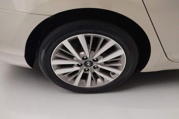 Used Hyundai Mistra 2017 1.8L Automatic Deluxe DLX Model China V Emission Standard Right Rear Wheel Hub