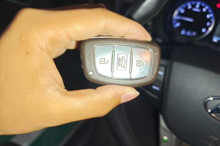 Used Hyundai Mistra 2017 1.8L Automatic Deluxe DLX Model China V Emission Standard Vehicle Key