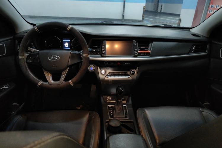Used Hyundai Mistra 2019 1.8L Automatic Smart GLS Commemorative Edition China V Standard Center Console