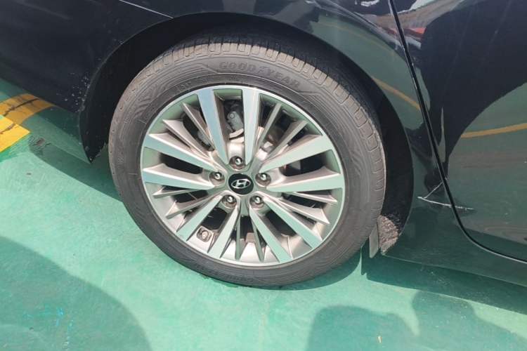 Used Hyundai Mistra 2019 1.8L Automatic Smart GLS Commemorative Edition China V Standard Right Rear Wheel Hub