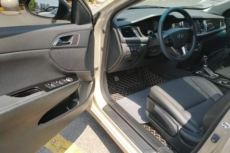 Used Hyundai Mistra 2019 1.8L Automatic Smart GLS China VI Standard Driver Seat