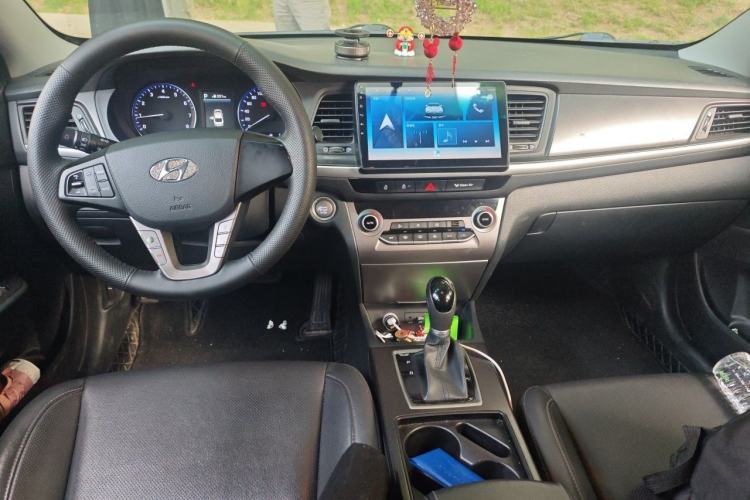 Used Hyundai Mistra 2019 1.8L Automatic Smart GLS Commemorative Model China VI Standard Center Console