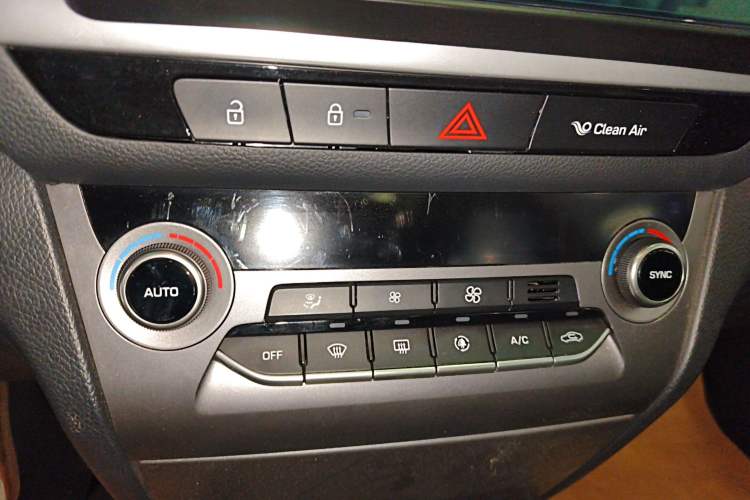 Used Hyundai Mistra 2019 1.8L Automatic Smart GLS China VI Standard Audio And AC Panel