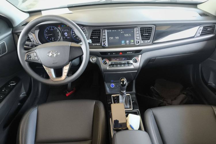 Used Hyundai Mistra 2019 1.8L Automatic Smart GLS China VI Standard Center Console