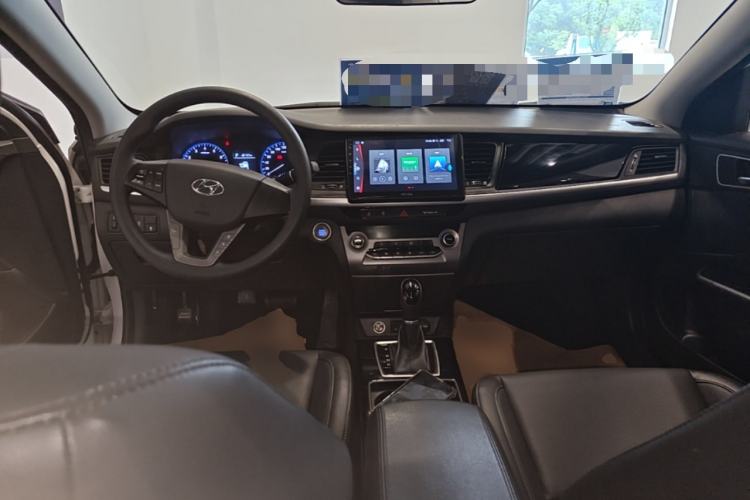 Used Hyundai Mistra 2019 1.8L Automatic Smart GLS China VI Standard Center Console