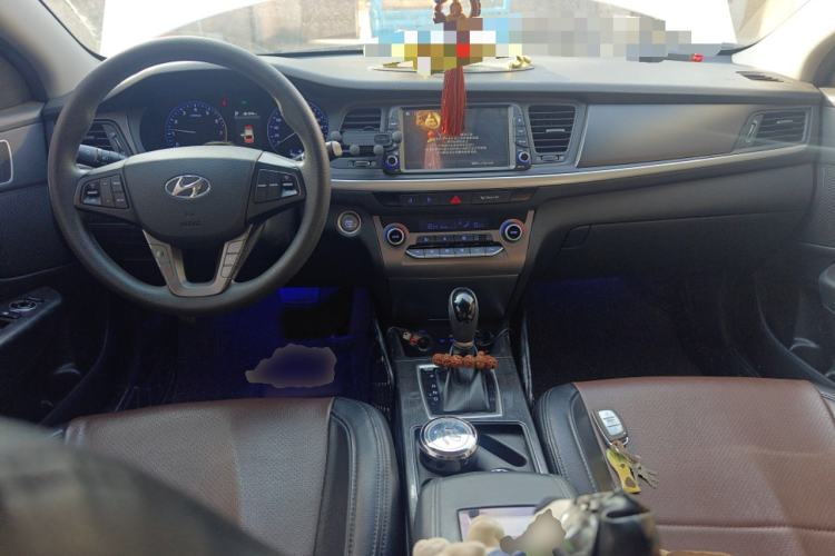 Used Hyundai Mistra 2019 1.8L Automatic Deluxe DLX Model China VI Standard Center Console